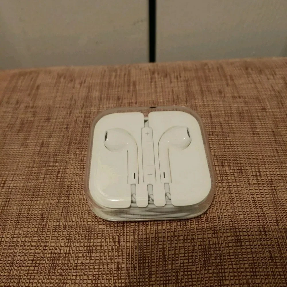 Apple Earbuds Headphone Wired AUX input 3.5mm Jack